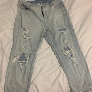 Ripped baggy jeans